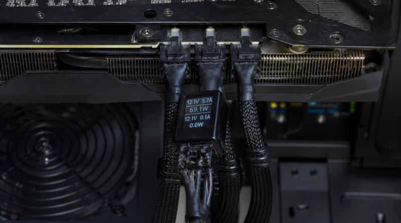 Stopione złącza 8-pin w adapterze Thermal Grizzly WireView przy Radeonie RX 7900 XTX