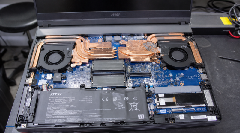 Używany MSI Vector A18 HX z Amazonu dotarł bez pamięci RAM i dysku SSD