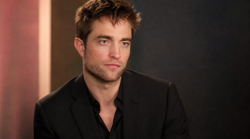 Robert Pattinson żartobliwie nazwał „Transformers” filmem definiującym lata 2000.